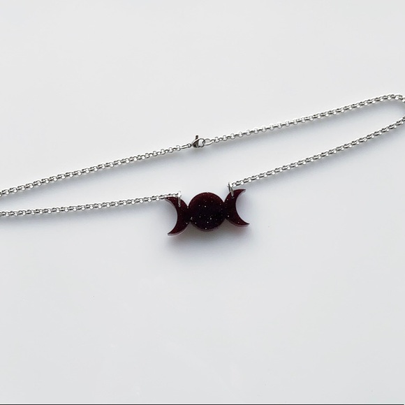 Dark red & glitter resin moon phase necklace - Picture 6 of 11